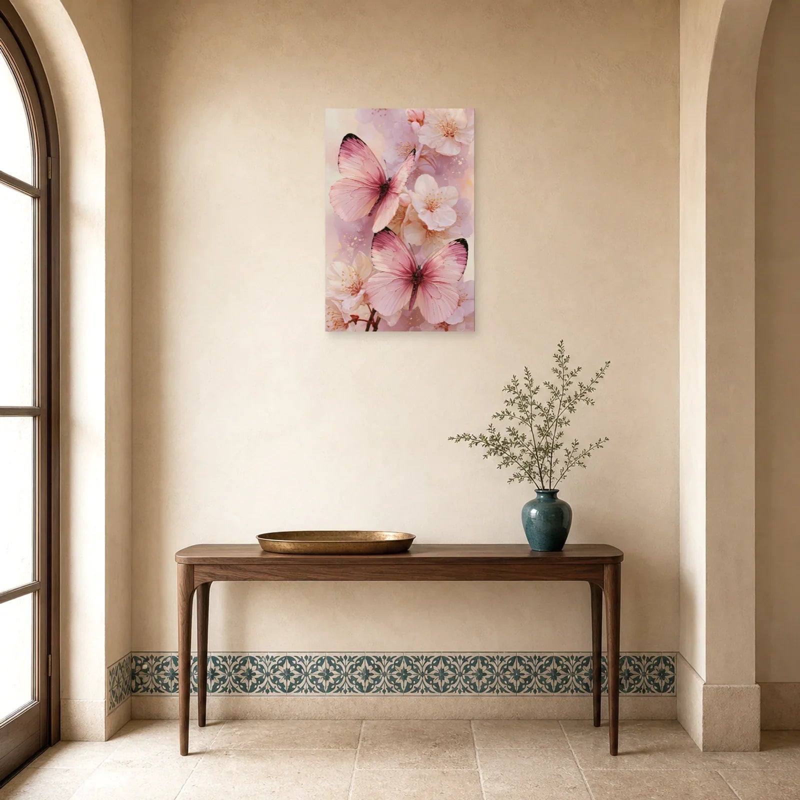 Tableau papillons roses en aquarelle avec fleurs poudrées dans une entrée ou un couloir décoré