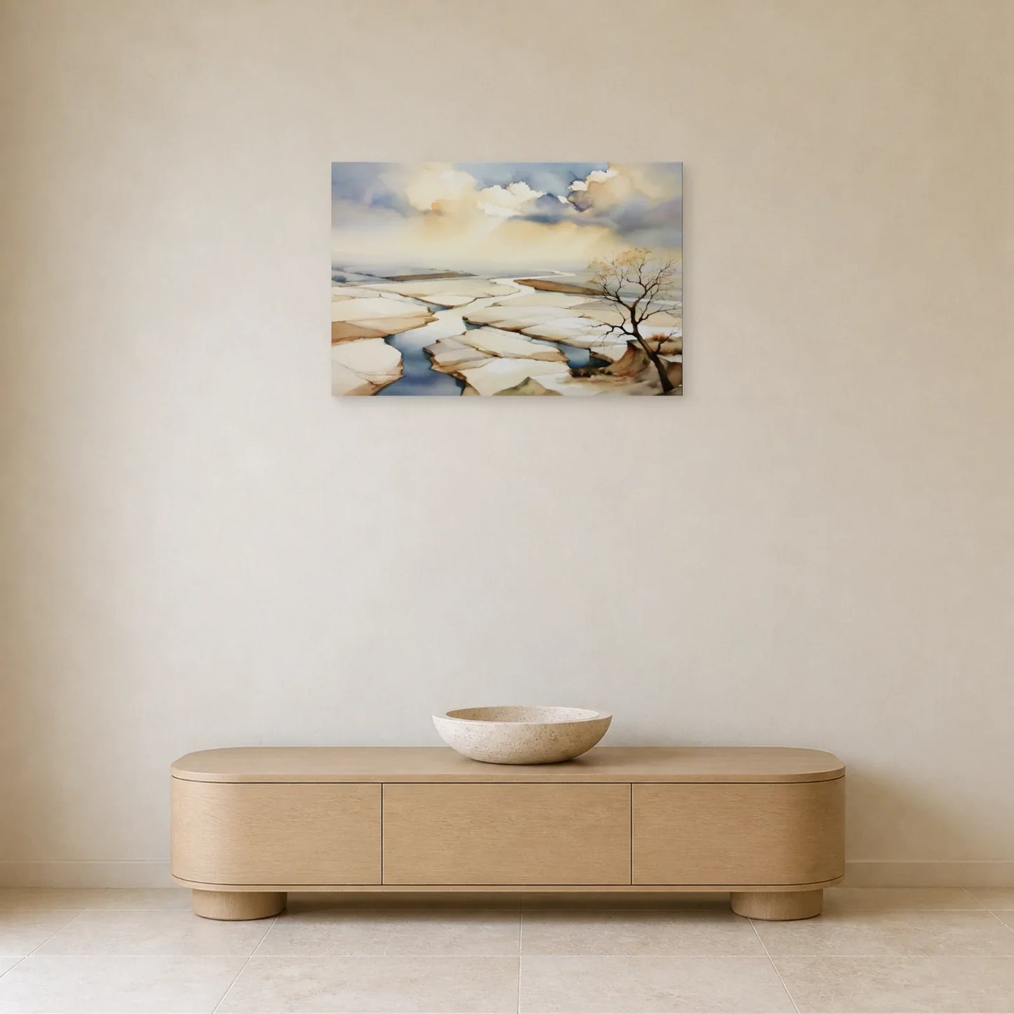 tableau paysage beige de marais salants accroché dans une entrée