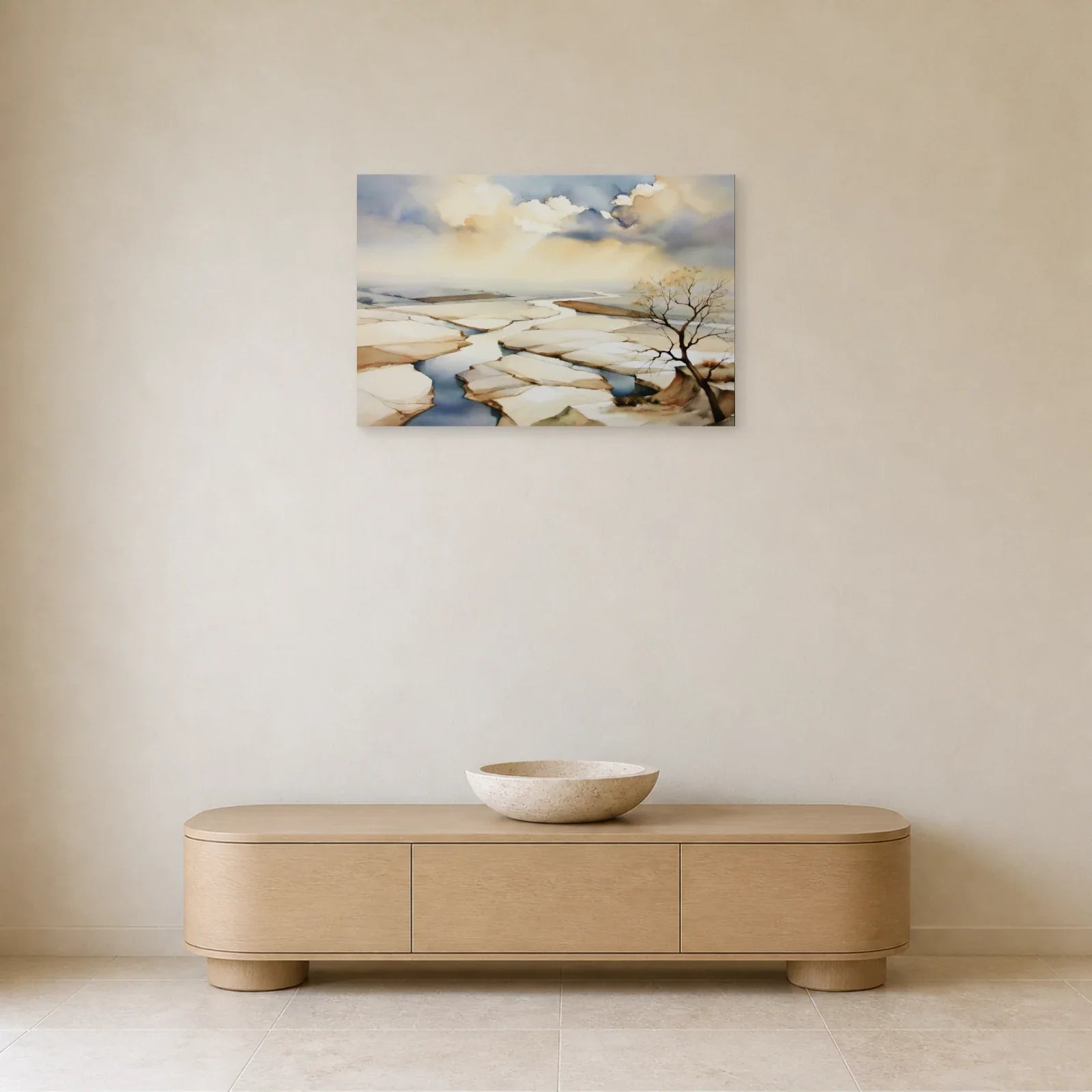 tableau paysage beige de marais salants accroché dans une entrée