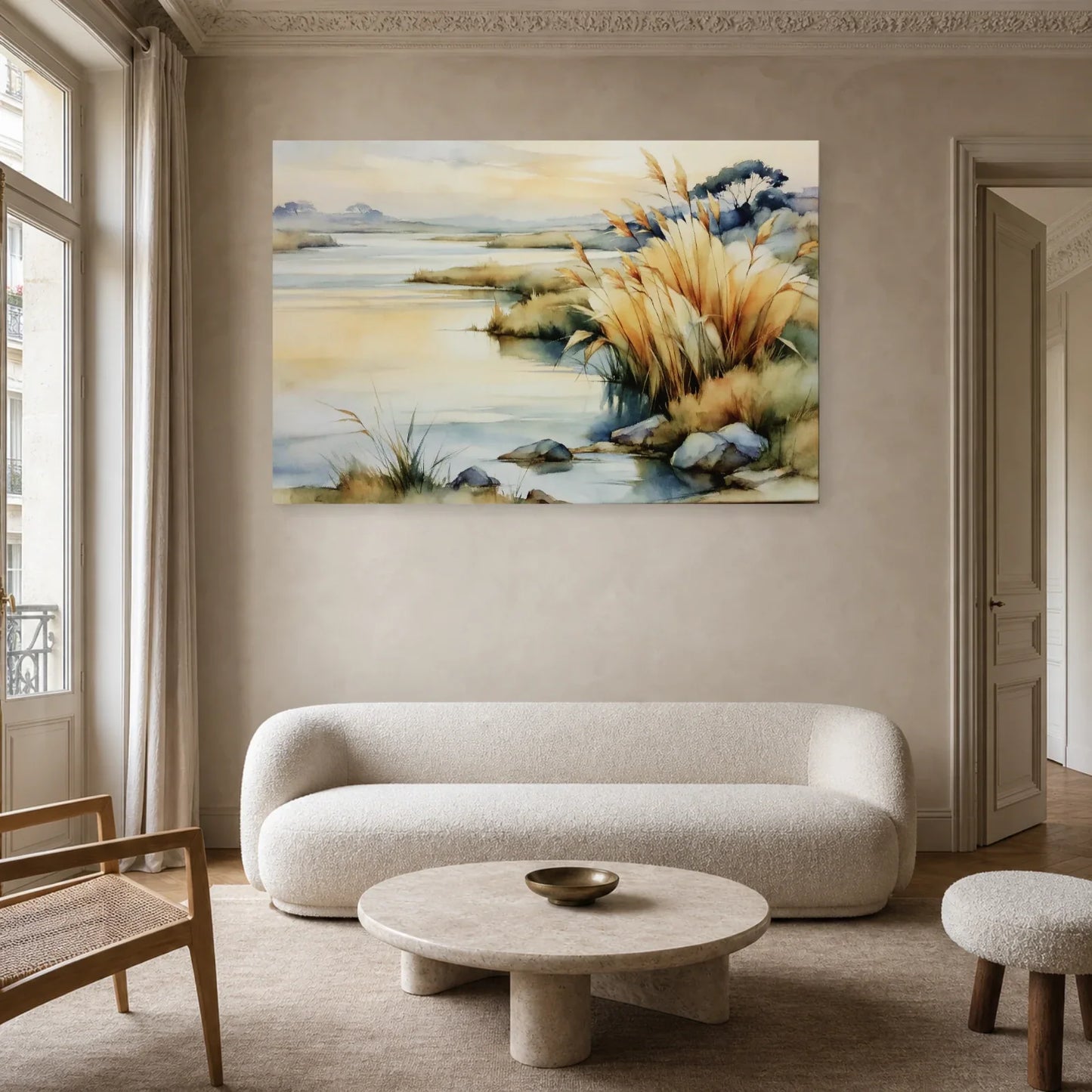 Tableau de Paysage de Marais Beige Doré - Soleil Voilé présenté dans un salon avec canapé lin
