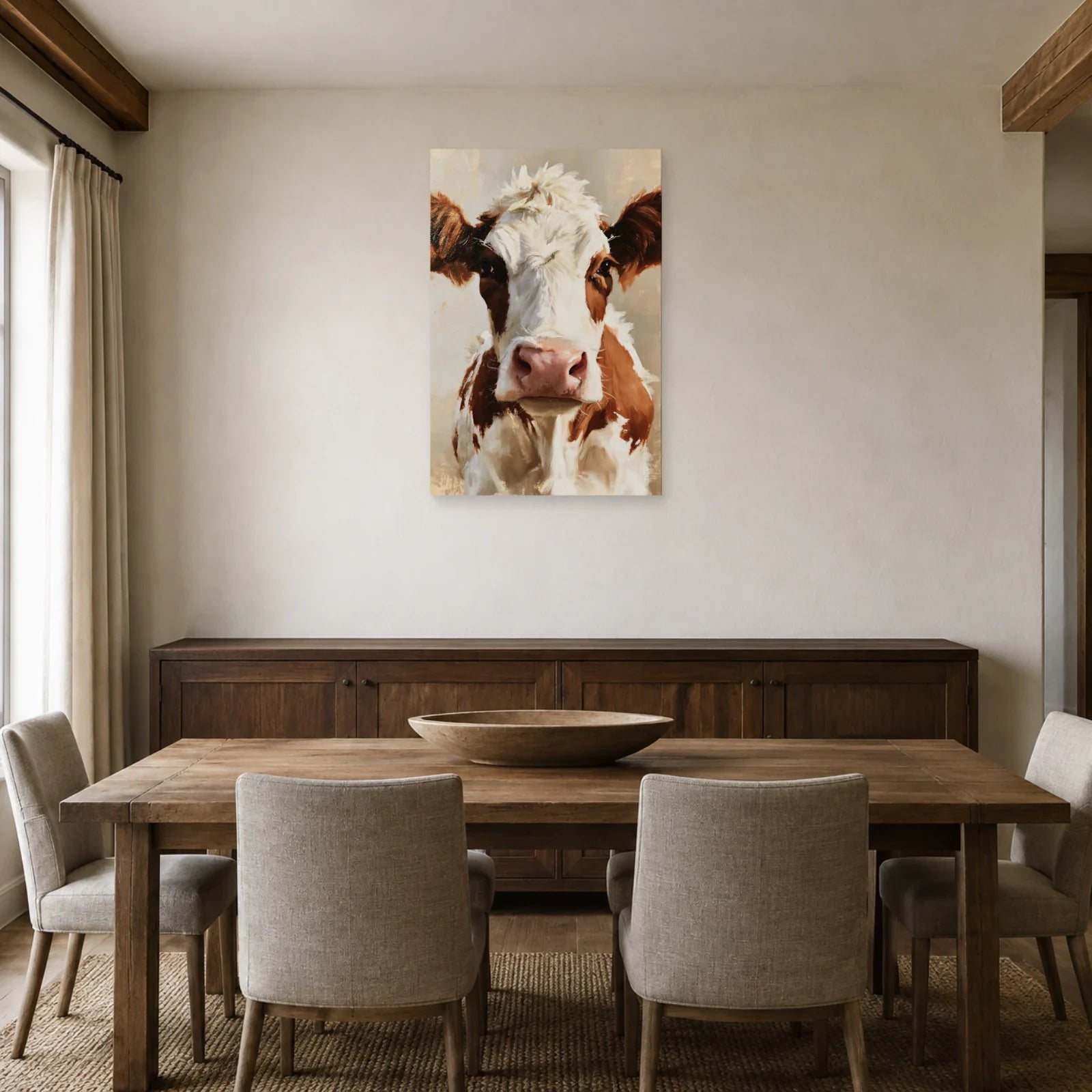 Tableau Portrait Vache Normande présenté dans une salle à manger - Art Virtuoso