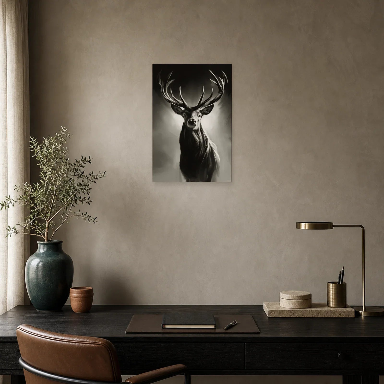 Tableau Tête Cerf Noir et Blanc - Regard Royal dans un bureau - Art Virtuoso