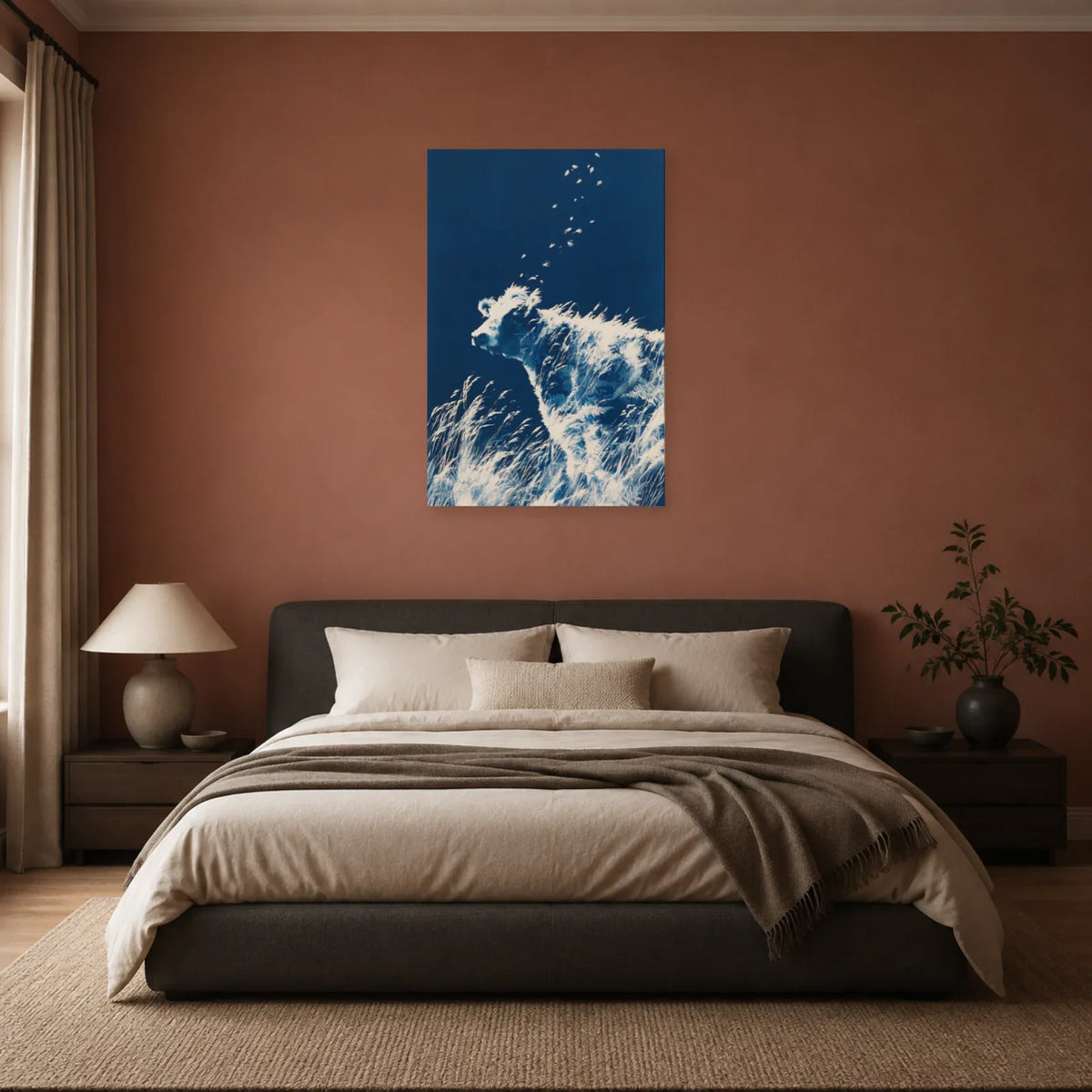 Tableau Vache Cyanotype présenté dans une chambre - Art Virtuoso