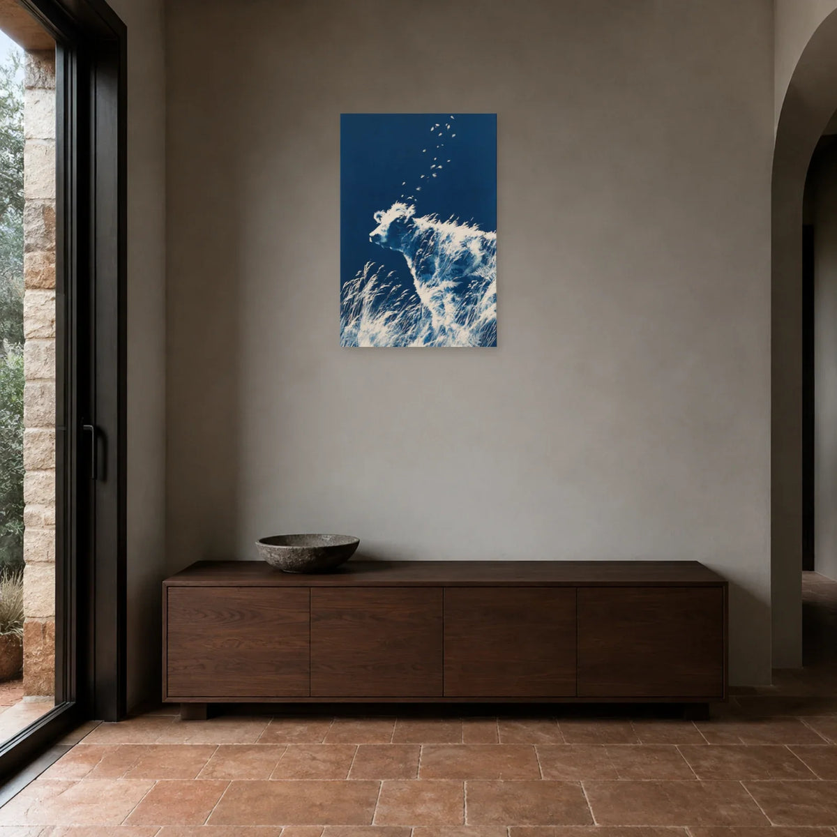 Tableau Vache Cyanotype présenté dans une entrée - Art Virtuoso
