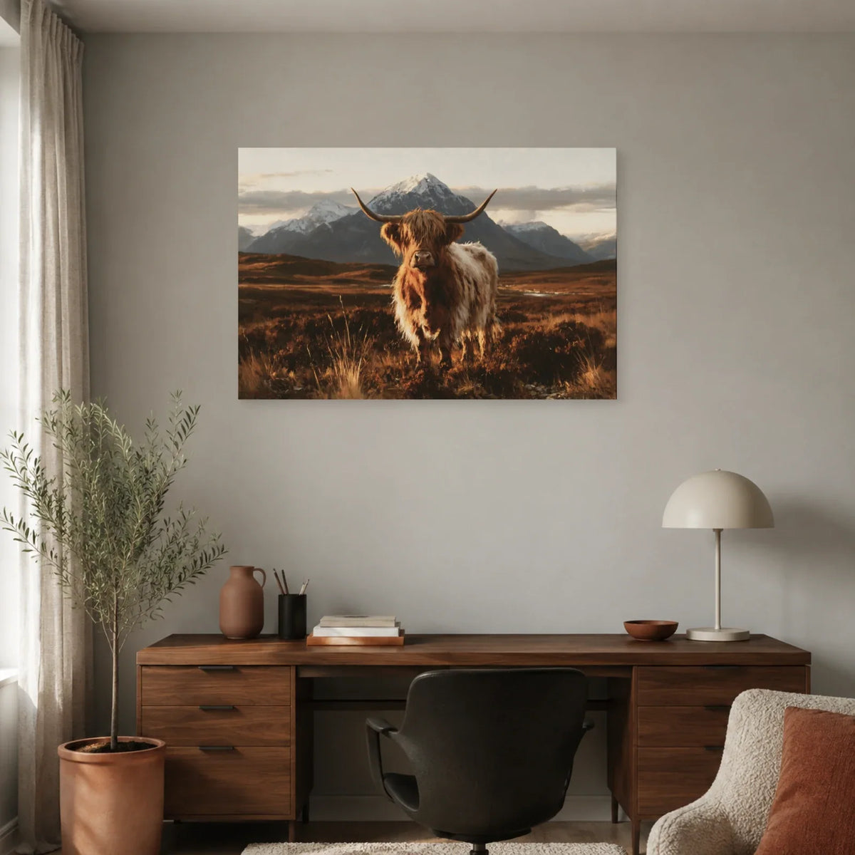 Tableau Vache Highland présenté dans un bureau - Art Virtuoso