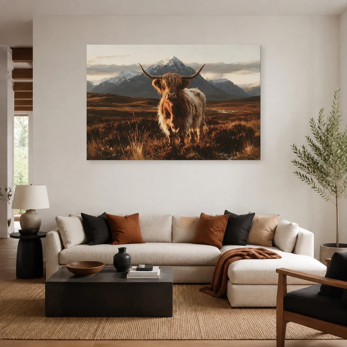 Tableau Vache Highland présenté dans un salon - Art Virtuoso