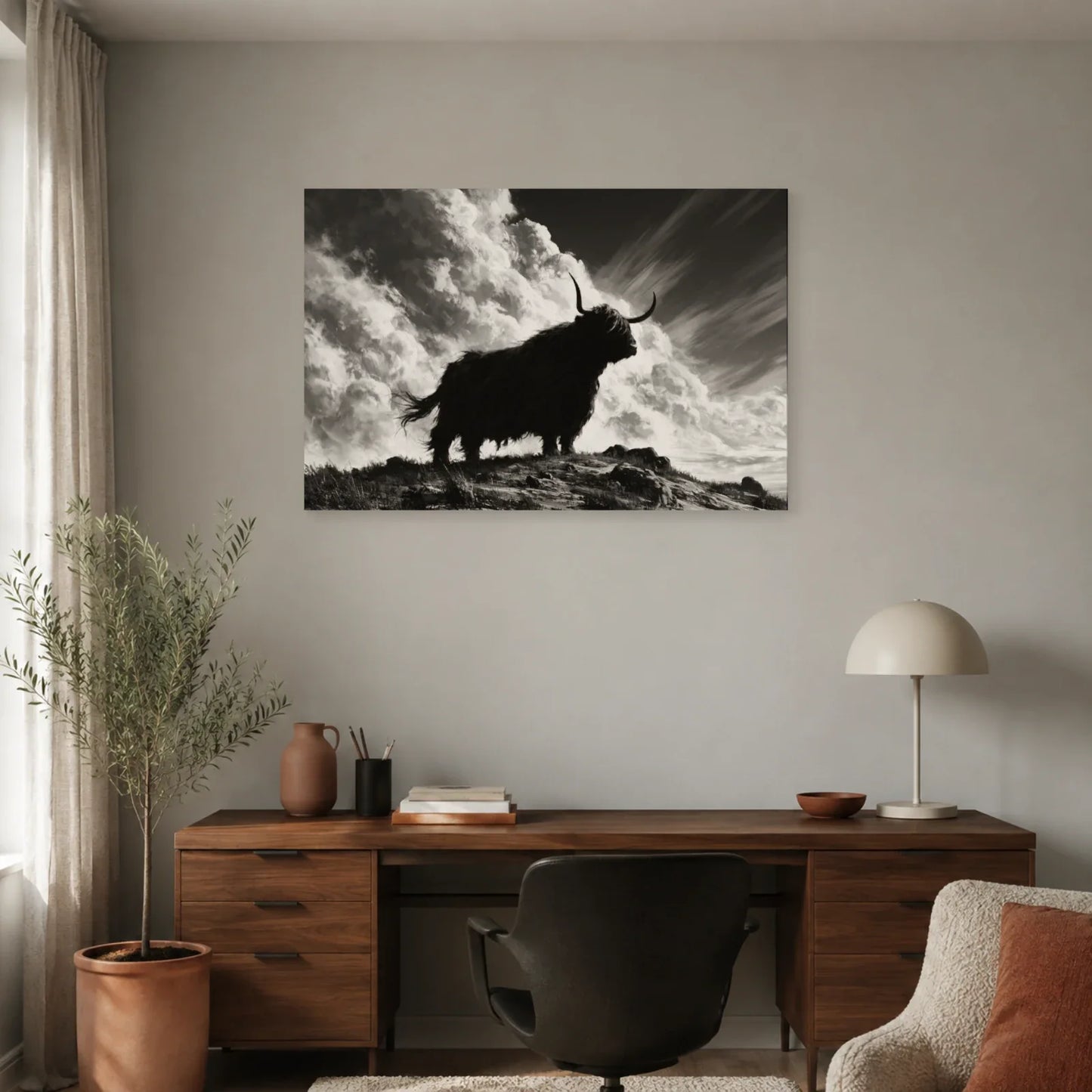 Tableau Vache Highland Noir et Blanc présenté dans un bureau - Art Virtuoso