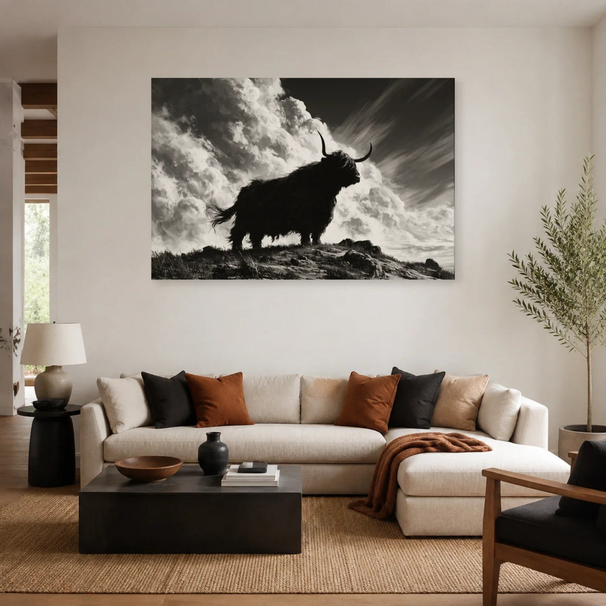 Tableau Vache Highland Noir et Blanc présenté dans un salon - Art Virtuoso