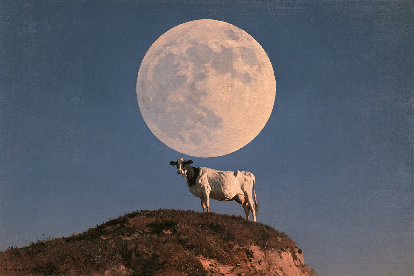 Tableau Vache sous la Lune, vache minuscule face à une lune immense au-dessus d’une crête, format M - Art Virtuoso
