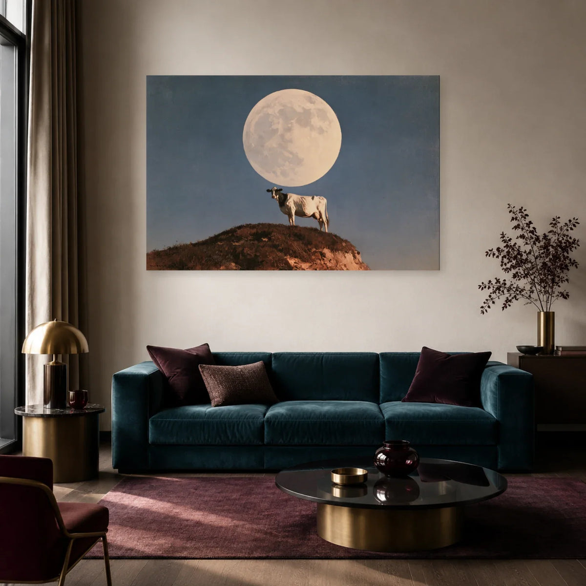 Tableau Vache sous la Lune présenté dans un salon - Art Virtuoso