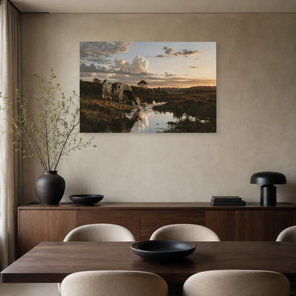 Tableau Vache Normande dans le Bocage présenté dans une salle à manger - Art Virtuoso