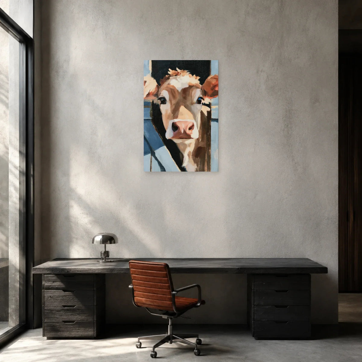 Tableau Vache à la Porte de l’Étable présenté dans un bureau - Art Virtuoso