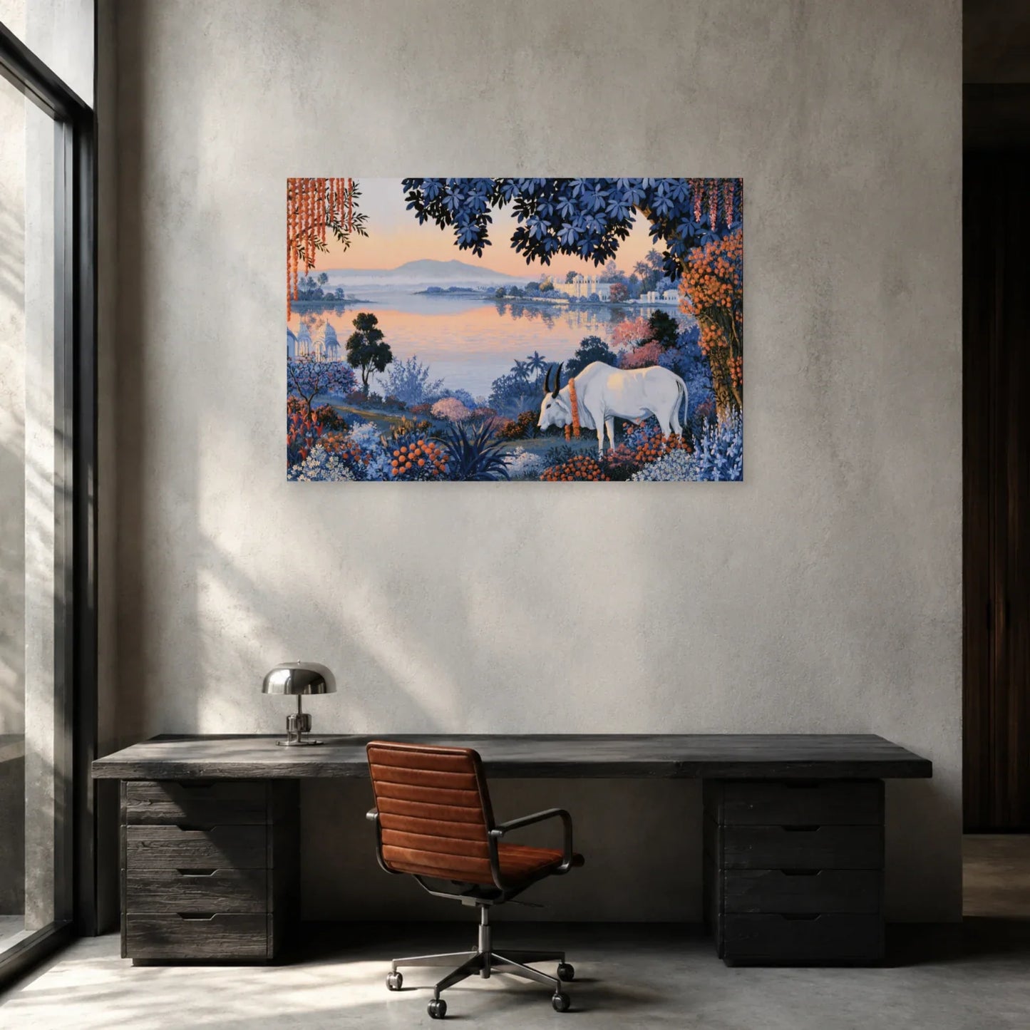 Tableau Vache Sacrée en Inde présenté dans un bureau - Art Virtuoso