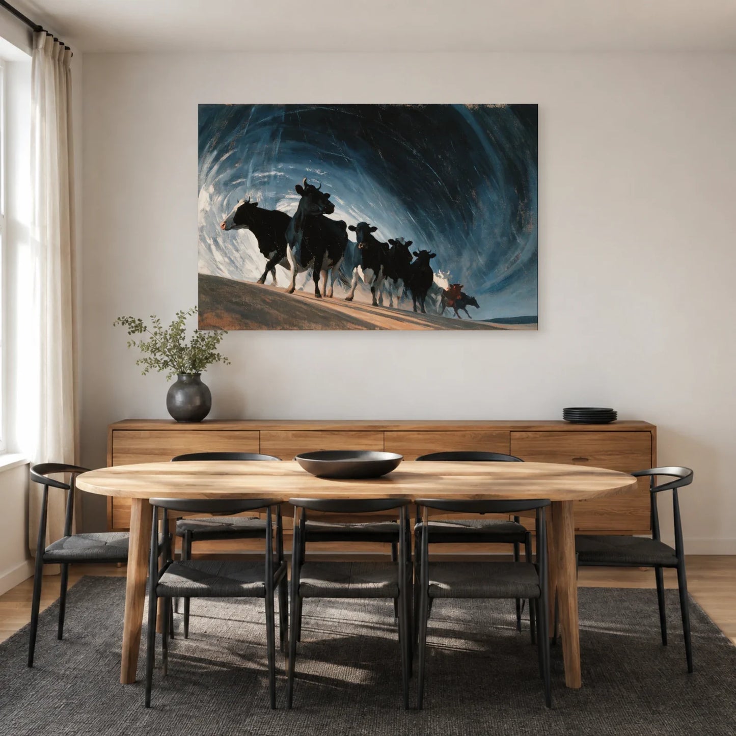 Tableau Vaches sous la Pluie présenté dans une salle à manger - Art Virtuoso